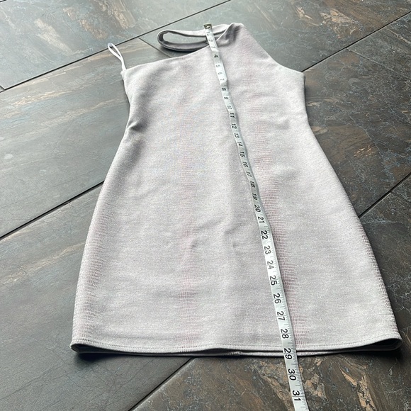 By Debra, Snake Asymmetrical one-shoulder with a mock neck collar. Size L - Picture 12 of 14